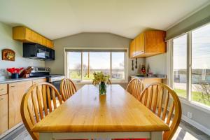 3 Mi to Caesars Casino Indiana Retreat with Patio!