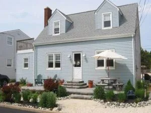 Beach Badges, Wifi Internet, Outdoor Shower, Ocean Side Duplex In Brighton Beach - Brighton Beach