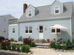 Beach Badges, Wifi, Outdoor Shower, Deck,ocean Side Duplex In Brighton Beach - Brighton Beach