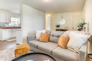 4 Mi to Dtwn: Dog-Friendly Fayetteville Home