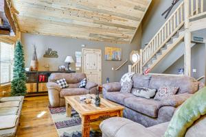 < 1 Mi to Brian Head Resort: Spacious Cabin!
