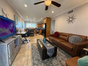 2 br with Pool & washer dryer