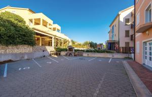 Stunning Apartment In Povljana