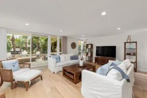 Carnation Villa - Gorgeous 3 BDR Near Beach - شاطئ نيوبورت