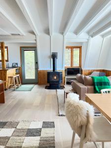 Lands End Private Lakeside Escape