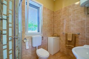 RENATOEMILIA spacious apartment with courtyard