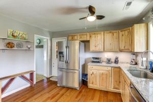 River Access and Gorgeous Views Pisgah Forest Home!