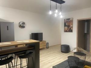 Home-city apartman