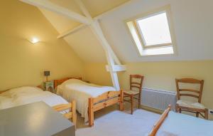 Maisons de vacances Awesome Home In Hucqueliers With Wifi : photos des chambres