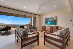 Ocean View 2 Infinity Pools Pedregal 3 King bed