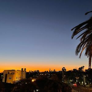 Bright & Quiet 1-Bed Condo with Balcony