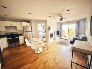 Bright & Quiet 1-Bed Condo with Balcony