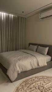 Quiet Apartment Warm Design