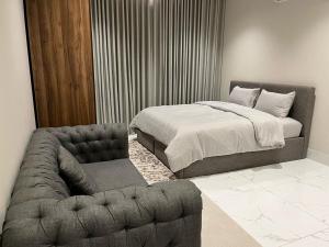 Quiet Apartment Warm Design