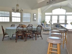 Single Family, Ocean Block, Wifi, Washer And Dryer, Second 2Nd Home From The Ocean! 2Nd From Ocean Contemporary Ship Bottom Home 14010