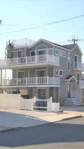 Single Family, Brant Beach,Ocean Block, Beach Badges, Roof Top Deck, Private Yard, Wifi, 14011 - Brant Beach