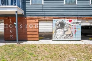 Bright & Comfy 2BR Apartment Near Med Center and Downtown