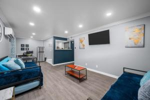 Bright & Comfy 2BR Apartment Near Med Center and Downtown