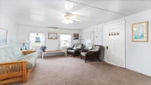 Bay Front 2Nd Floor Duplex Boasts Amazing Bay Views From Both Porch And Deck Located In Ship Bottom 14016