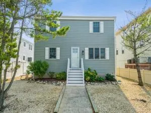 Beach Badges, Wifi, Washer-Dryer, Private Yard, 14020 - Brant Beach