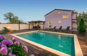 Stunning Home In Pula - Valdebek