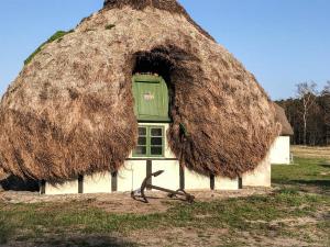 Knøv Country Retreat With Seaweed Roof On Læsø