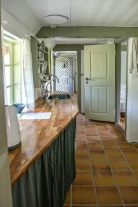 Knøv Country Retreat With Seaweed Roof On Læsø