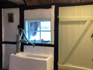 Knøv Country Retreat With Seaweed Roof On Læsø