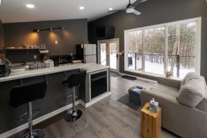 Lily Pad Modern Mountain Chalet on 19 Private Acres with Fire Pit