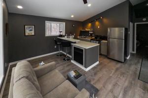 Lily Pad Modern Mountain Chalet on 19 Private Acres with Fire Pit