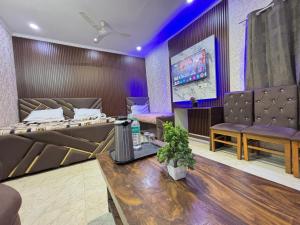 Tom stay - 10 min Walking Distance Nizamuddin Railway Station