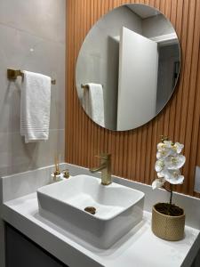 Flat Premium -Acesso a pé ao shopping Center vale - Edifício Summit (Ar condicionado)