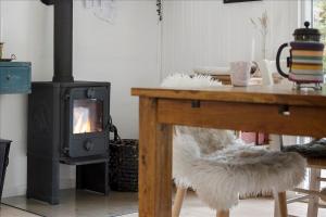 Family Holiday Home With Sea View In Hou