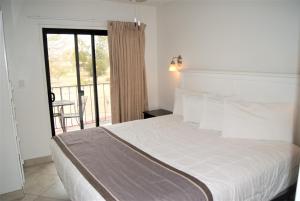 230 Fully Furnished 1BR Suite-Prime Location