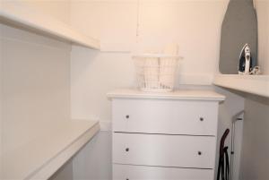 230 Fully Furnished 1BR Suite-Prime Location