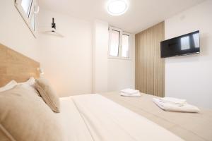 Apartments by the sea Petrcane, Zadar - 20544