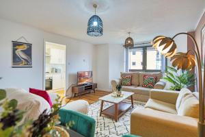 2 Bedroom Gardens Retreat with Free Parking