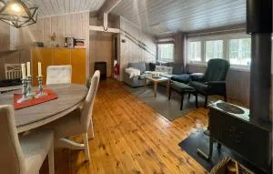 2 Bedroom Stunning Home In Kirkenær - 孔斯温厄尔