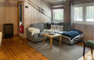 2 Bedroom Stunning Home In Kirkenær