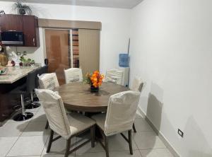 Cómoda casa en zona reliz