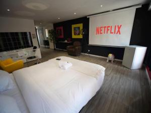 Suite Design #6#- Jacuzzi et Netflix-self check-in