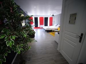 Suite Design #6#- Jacuzzi et Netflix-self check-in