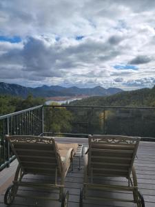 Dream View Lake House