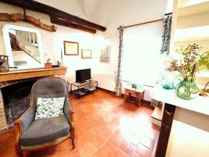 Maisons de vacances Gite confortable avec parc boise, activites familiales et equipements modernes pres de la Loire - FR-1-381-470 : photos des chambres