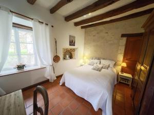 Maisons de vacances Gite confortable avec parc boise, activites familiales et equipements modernes pres de la Loire - FR-1-381-470 : photos des chambres
