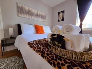 Charming Stay - Perfect for Groups, FREE Parking, 3 Beds