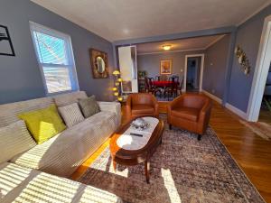 Charming Stay - Perfect for Groups, FREE Parking, 3 Beds