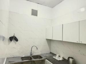 Luxurious Furnished Studio Exceptional Location