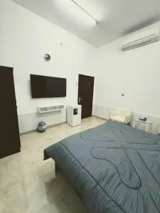 Luxurious Furnished Studio Exceptional Location - Al Wathbah
