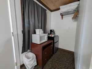 Squaw Valley Motel Room 6